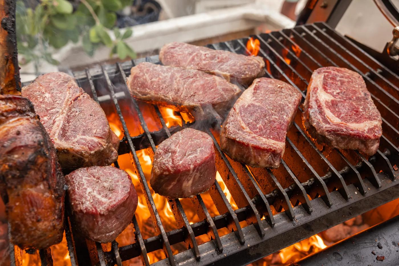 TENDERLOIN　YOU PAY Choice Center Cut Beef Tenderloin Filet, 6ozÂ | Chefs' Warehouse